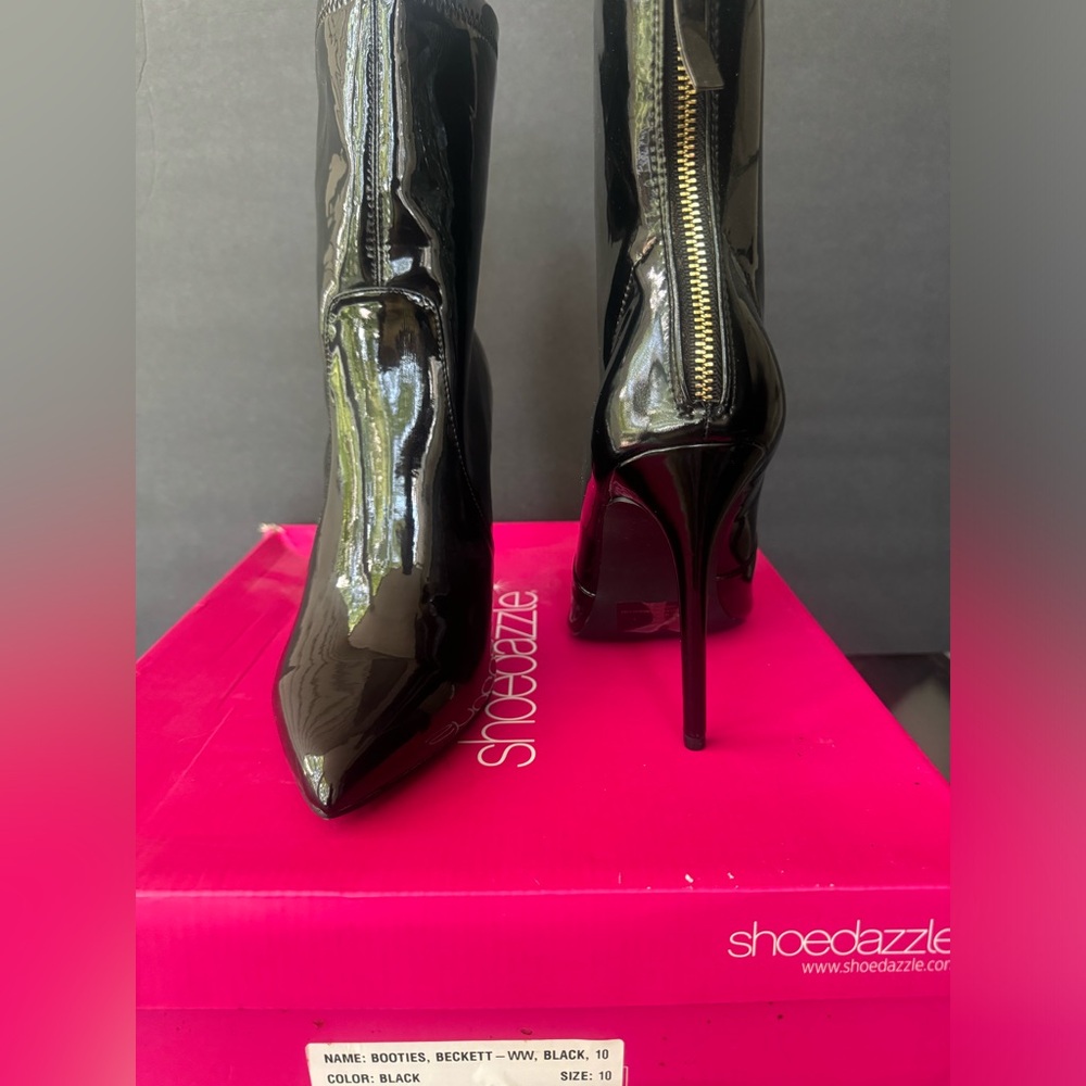ShoeDazzle Booties Beckett Black Size 10